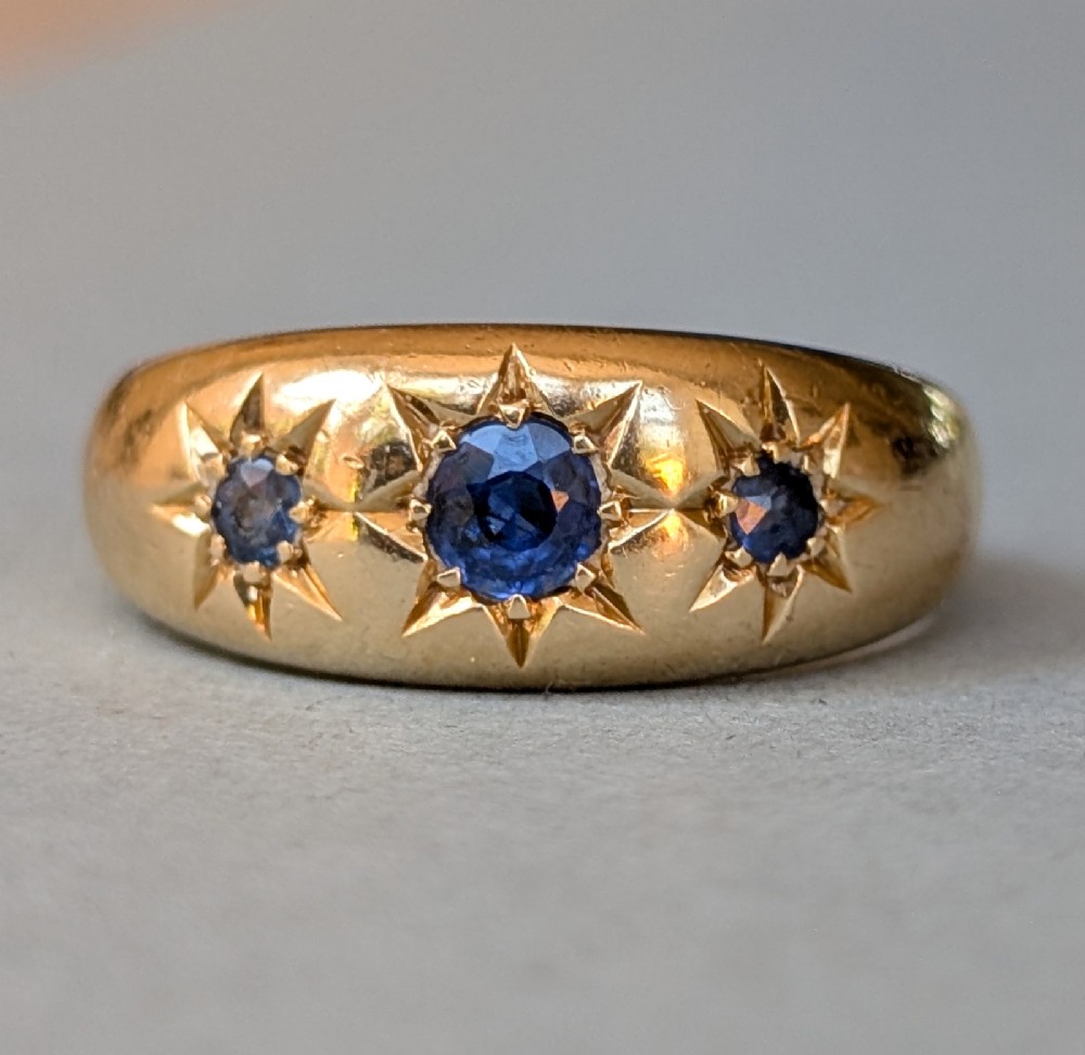 Heavy Antique 18ct Gold Sapphire Gypsy Ring