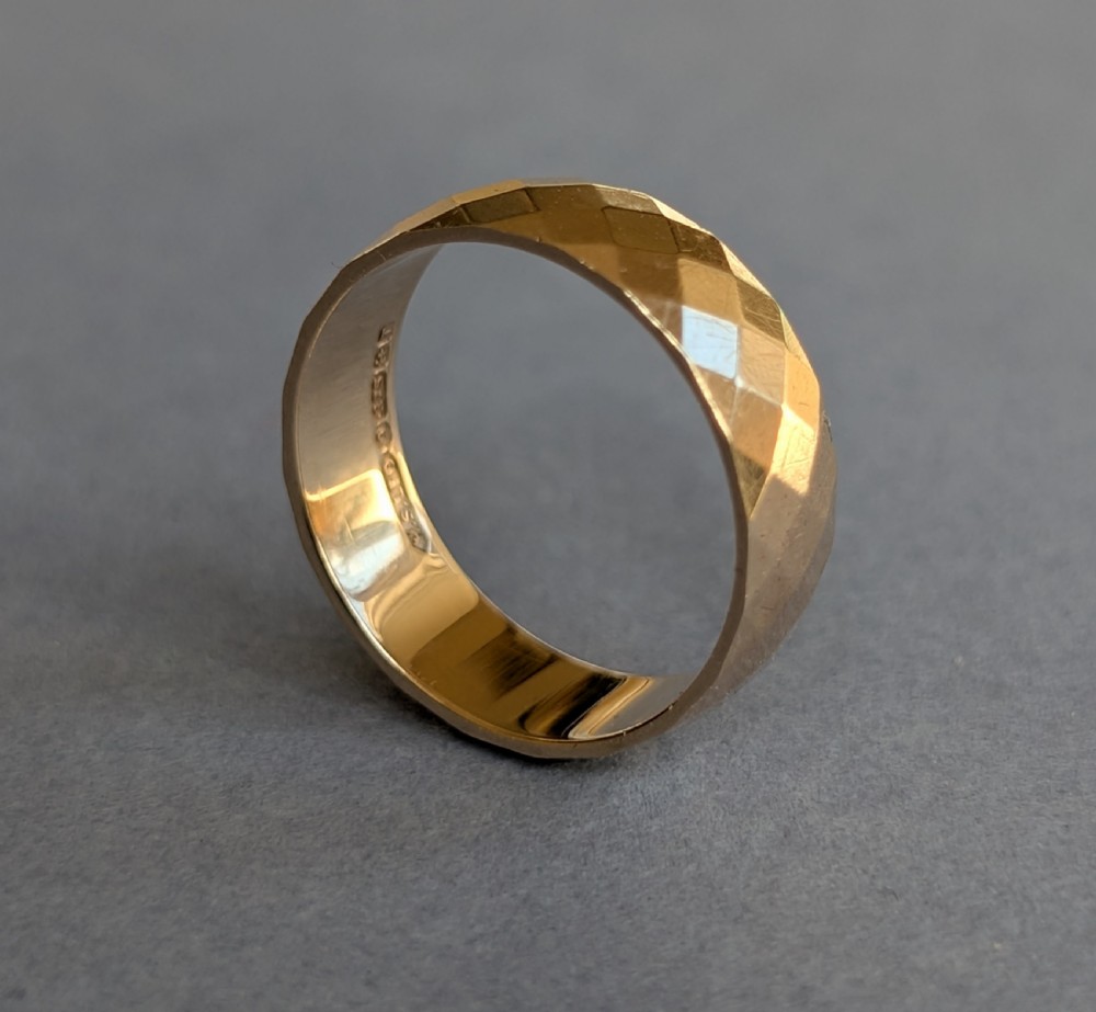Vintage 9ct Gold wedding band ring c1968 View II
