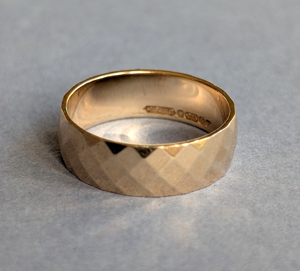 Vintage 9ct Gold wedding band ring c1968 View IV