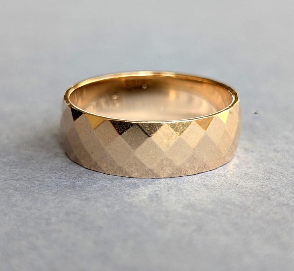 Vintage 9ct Gold wedding band ring c1968 View VIII