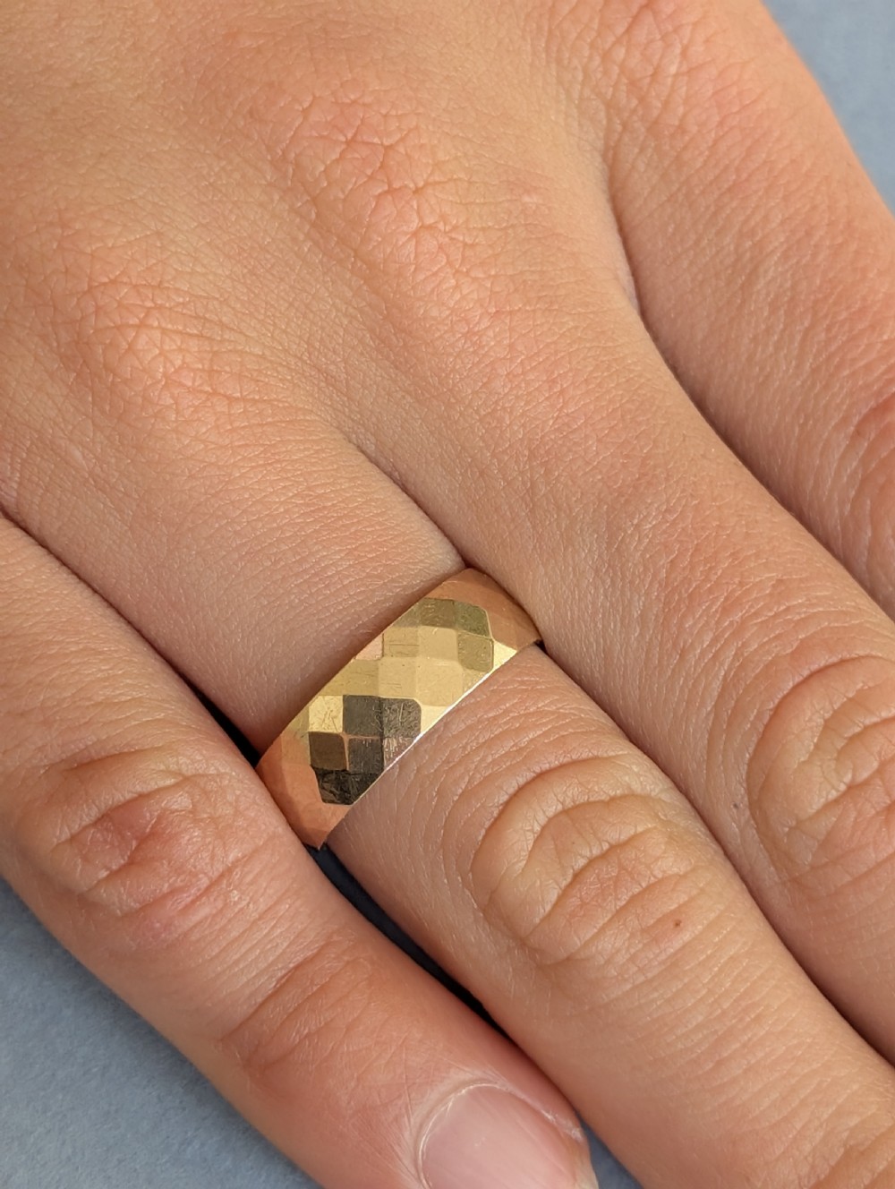 Vintage 9ct Gold wedding band ring c1968 View XI