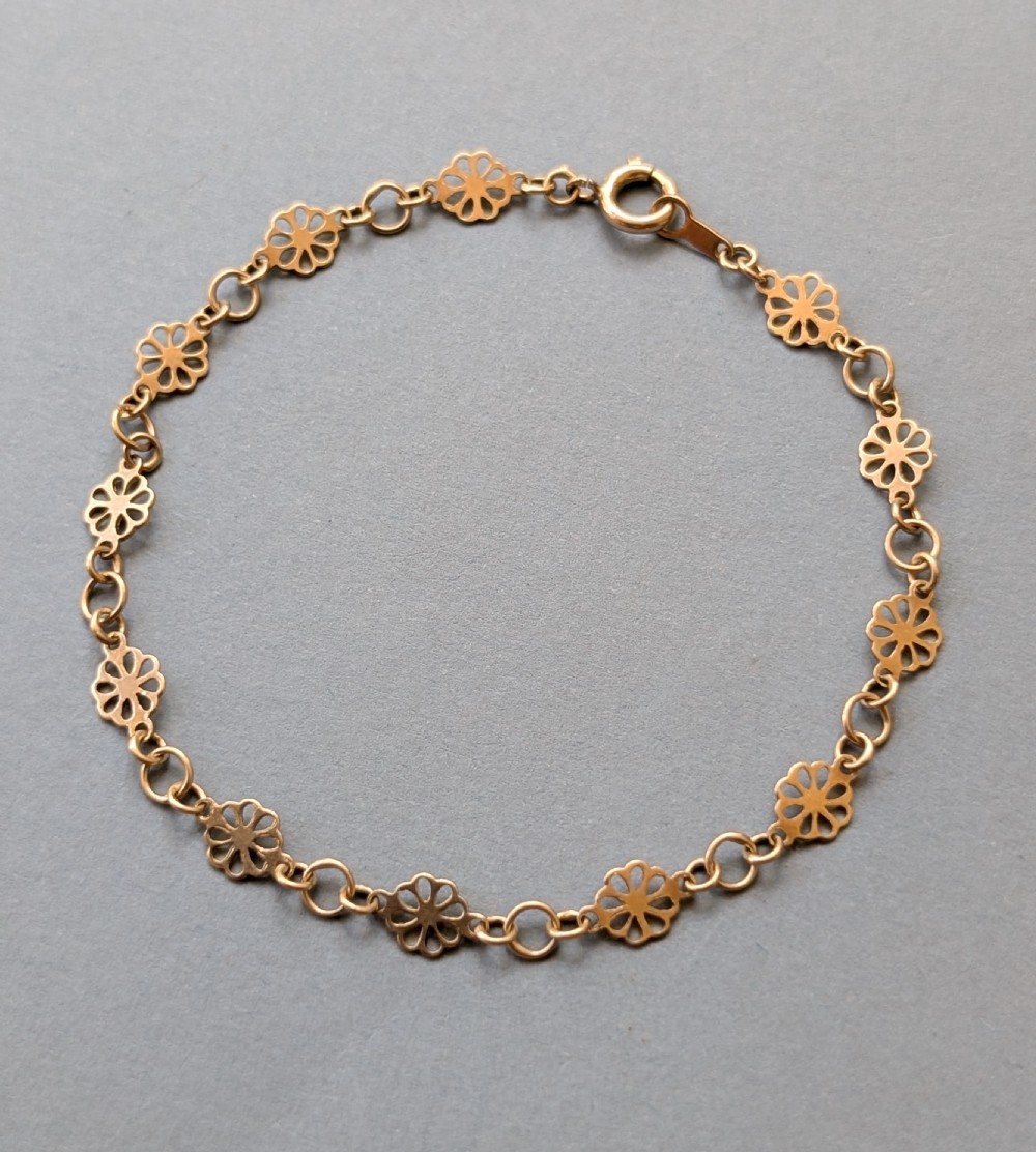 Vintage Solid 9ct Gold fancy link bracelet View II
