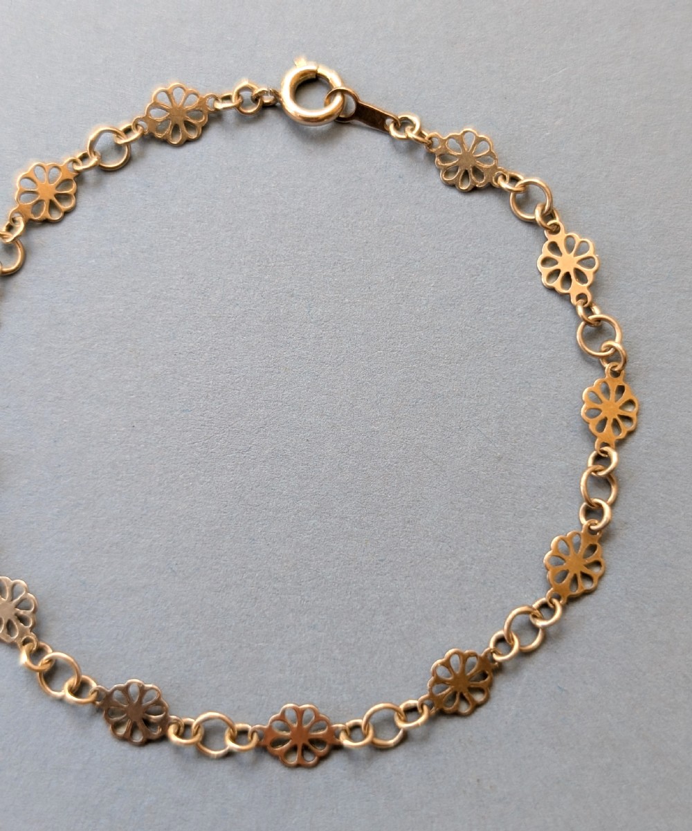 Vintage Solid 9ct Gold fancy link bracelet View III