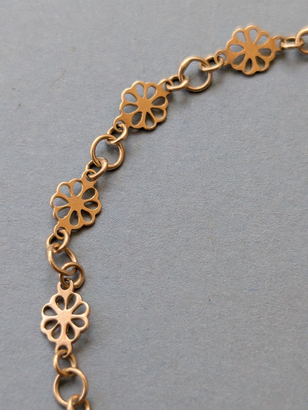 Vintage Solid 9ct Gold fancy link bracelet View IV