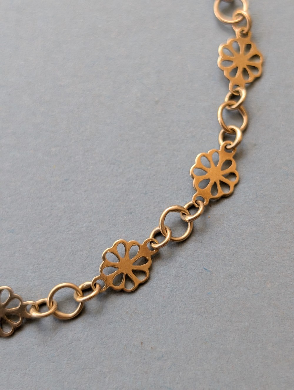 Vintage Solid 9ct Gold fancy link bracelet View V