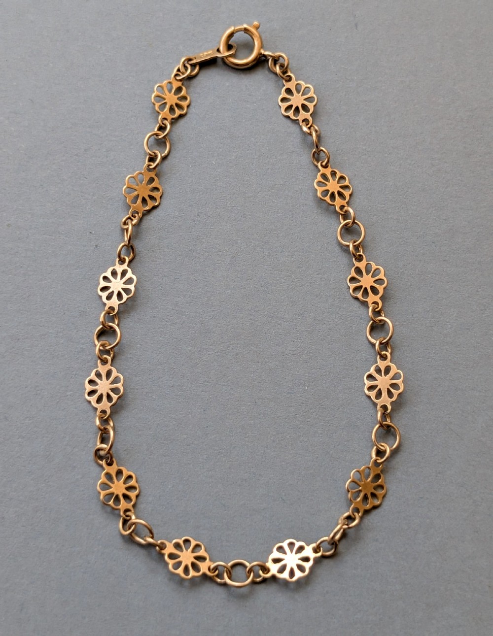 Vintage Solid 9ct Gold fancy link bracelet View VII
