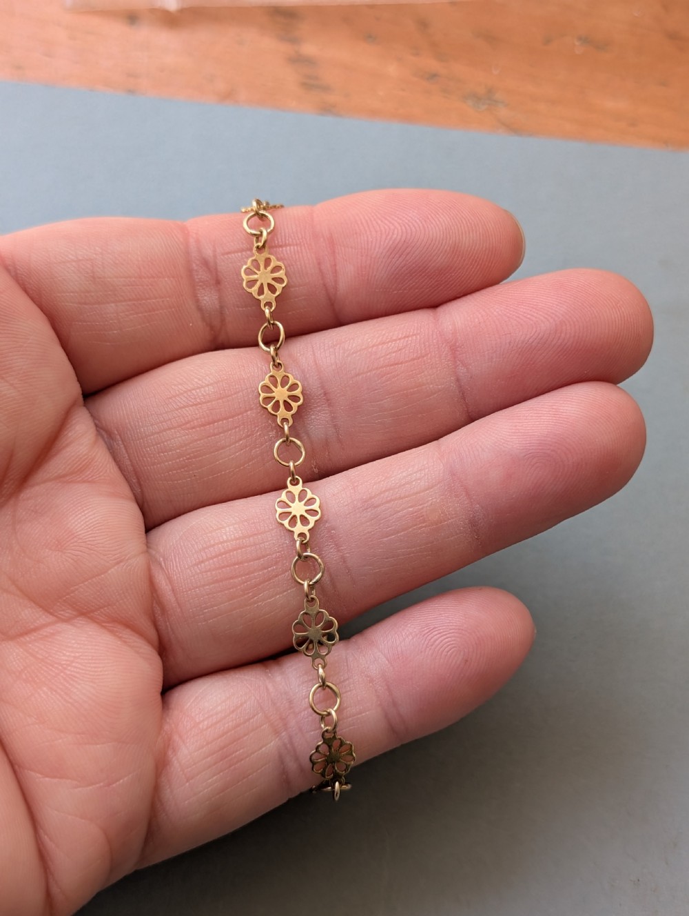 Vintage Solid 9ct Gold fancy link bracelet View IX