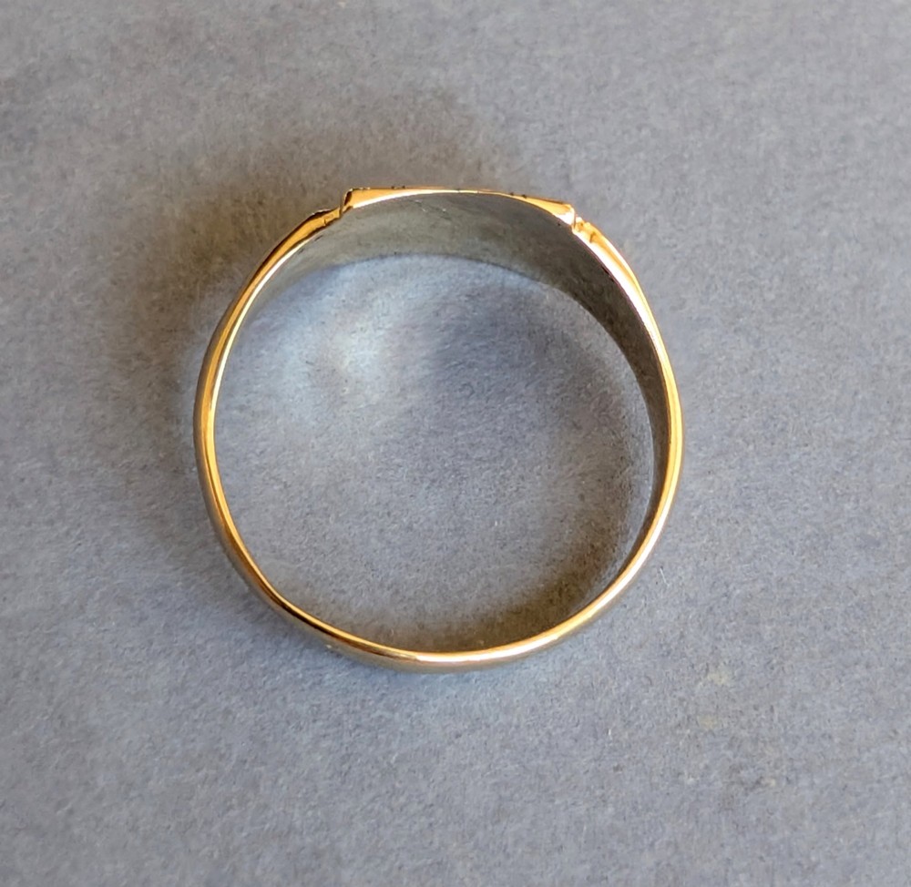 A vintage 9ct yellow gold signet ring featuring a flat square face with decorative engraved top and bottom edges and grooved shoulders. View X