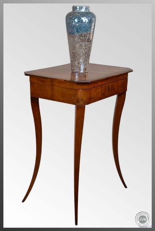 Antique Vanity Sewing Hobby Work Occasional Table C1900
satinwood Display Table - Elegant Design - Marquetry