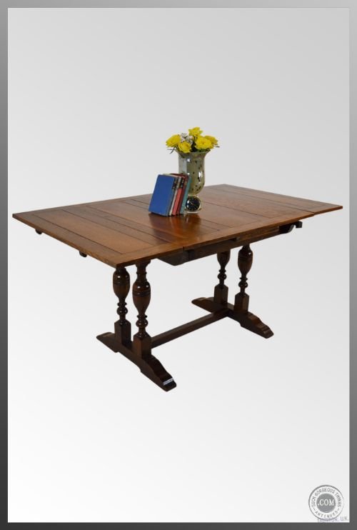 Extending Dining Table Oak Draw Leaf Antique C1910
4 - 8 Seater * Great Condition * Twin Pillar Leg Design