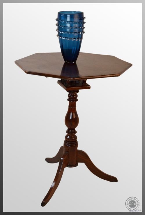 Fruitwood Octagonal Wine Lamp Side Occasional Table
tilt Top with Birdcage Tripod Mounting - Fine Condition
