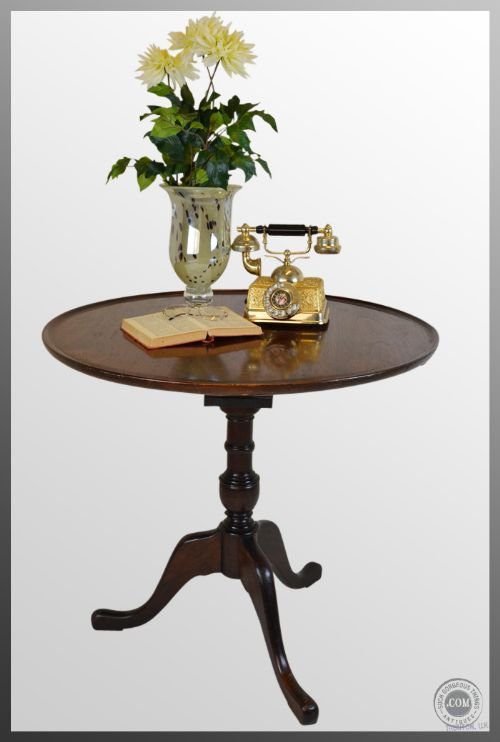 Round Antique Mahogany Wine Lamp Side Occasional Table
tilt Top with Birdcage Tripod Mounting - Fine Condition