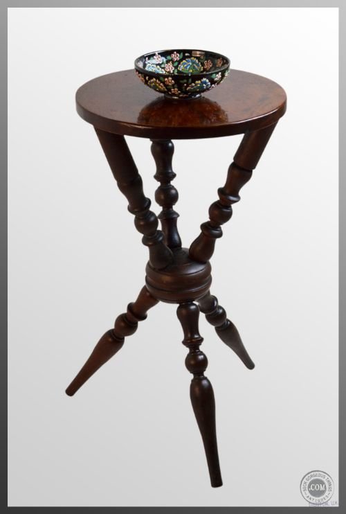 Antique Gypsy Wine Lamp Side Occasional Round Table
flame Mahogany Upper - Fine Condition - Tripod Design