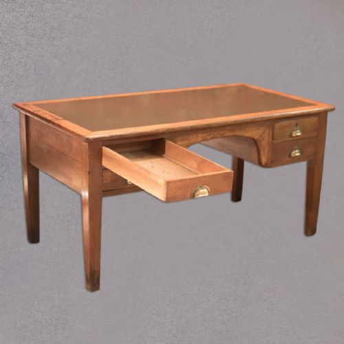 fig 3. George V Oak Government Desk, c.1930