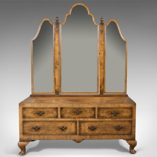 fig 1. Walnut Dressing Table in the Queen Anne Taste, Bartholomew & Fletcher c.1915