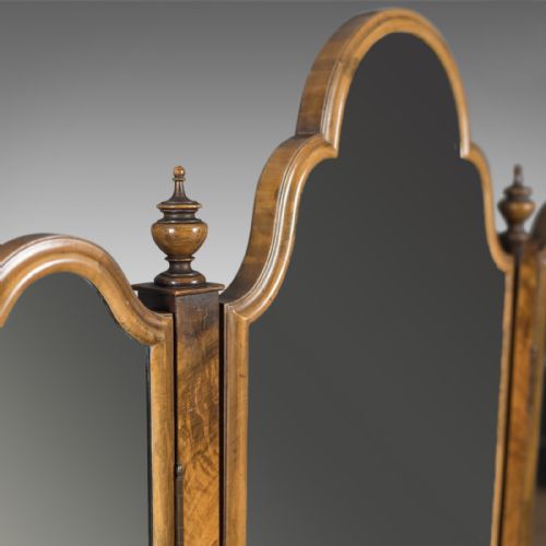 fig 2. Walnut Dressing Table in the Queen Anne Taste, Bartholomew & Fletcher c.1915