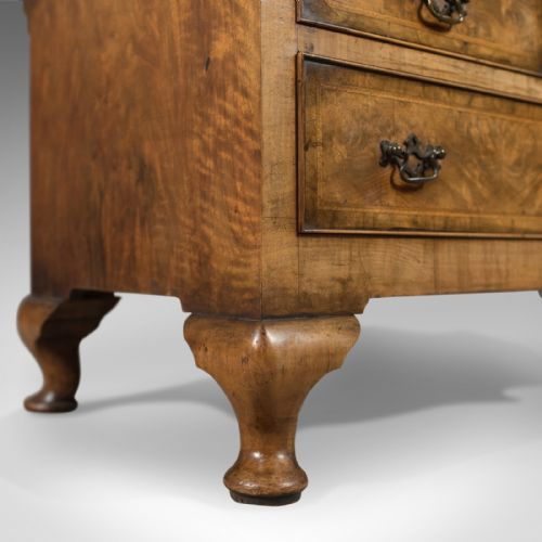 fig 5. Walnut Dressing Table in the Queen Anne Taste, Bartholomew & Fletcher c.1915