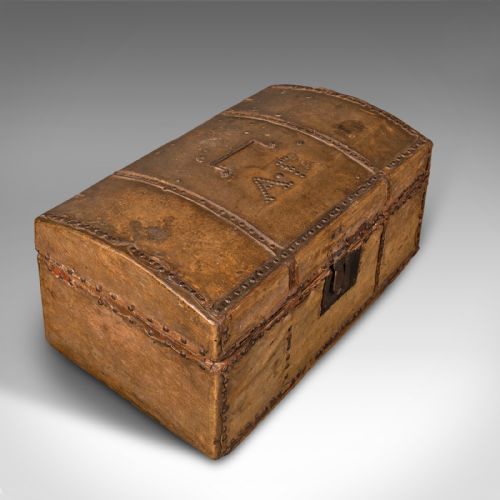 SMALL ANTIQUE DOME TOP CHEST SPANISH LEATHER DECORATIVE TRUNK GEORGIAN 1750 - ADDITIONAL PHOTO 6