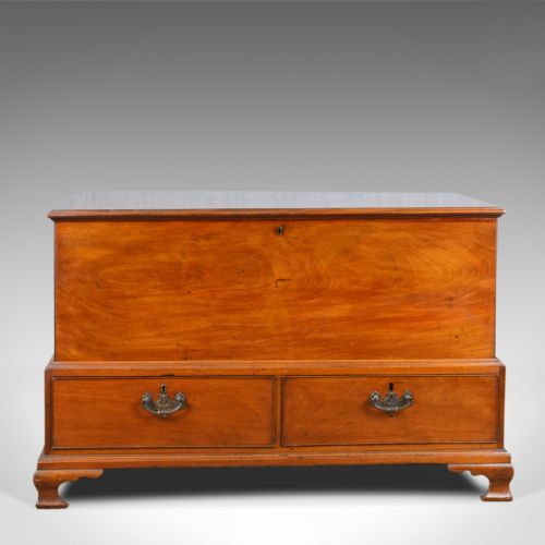 fig 1. A Georgian mahogany mule chest featuring a hinged top lid, two lower drawers with brass drop handles, resting on bracket feet.