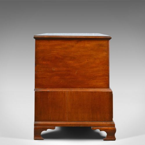 fig 2. A Georgian mahogany mule chest featuring a hinged top lid, two lower drawers with brass drop handles, resting on bracket feet.
