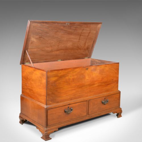 fig 3. A Georgian mahogany mule chest featuring a hinged top lid, two lower drawers with brass drop handles, resting on bracket feet.