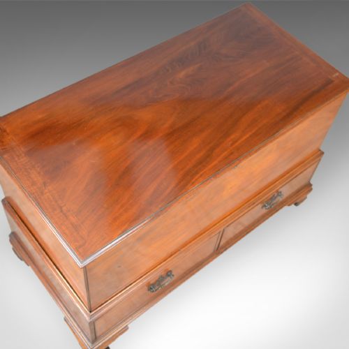 fig 4. A Georgian mahogany mule chest featuring a hinged top lid, two lower drawers with brass drop handles, resting on bracket feet.