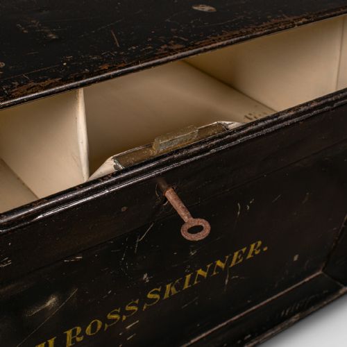 ANTIQUE FALL FRONT DEED BOX ENGLISH STEEL KEEPSAKE CASE STORAGE CIRCA 1920 - ADDITIONAL PHOTO 7