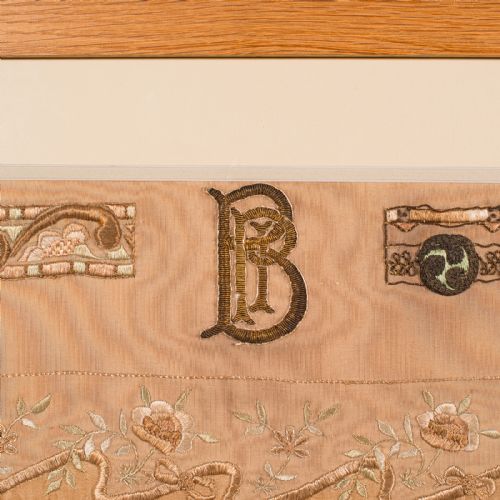 ANTIQUE EMBROIDERY TECHNIQUE SAMPLER ENGLISH NEEDLEPOINT DISPLAY CIRCA 1915 - ADDITIONAL PHOTO 2