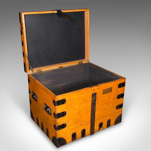 LARGE ANTIQUE STORAGE TRUNK ENGLISH OAK IRON BOUND SILVER CHEST VICTORIAN - ADDITIONAL PHOTO 1