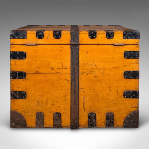 LARGE ANTIQUE STORAGE TRUNK ENGLISH OAK IRON BOUND SILVER CHEST VICTORIAN - ADDITIONAL PHOTO 4
