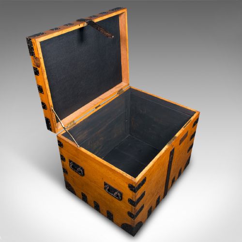 LARGE ANTIQUE STORAGE TRUNK ENGLISH OAK IRON BOUND SILVER CHEST VICTORIAN - ADDITIONAL PHOTO 7
