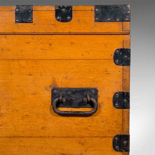 LARGE ANTIQUE STORAGE TRUNK ENGLISH OAK IRON BOUND SILVER CHEST VICTORIAN - ADDITIONAL PHOTO 11