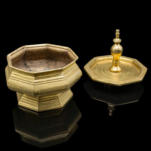ANTIQUE TEMPLE BETEL NUT DISH INDONESIAN ENGRAVED BRASS SIREH STAND VICTORIAN - ADDITIONAL PHOTO 1