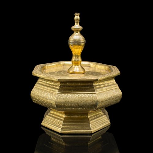 ANTIQUE TEMPLE BETEL NUT DISH INDONESIAN ENGRAVED BRASS SIREH STAND VICTORIAN - ADDITIONAL PHOTO 2