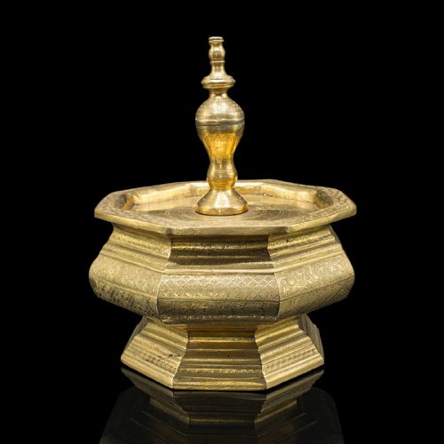 ANTIQUE TEMPLE BETEL NUT DISH INDONESIAN ENGRAVED BRASS SIREH STAND VICTORIAN - ADDITIONAL PHOTO 3