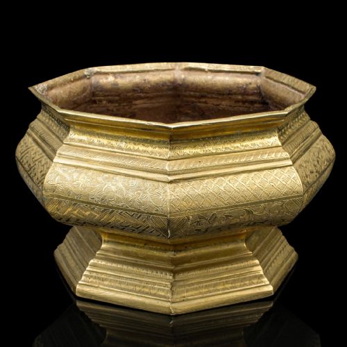 ANTIQUE TEMPLE BETEL NUT DISH INDONESIAN ENGRAVED BRASS SIREH STAND VICTORIAN - ADDITIONAL PHOTO 11