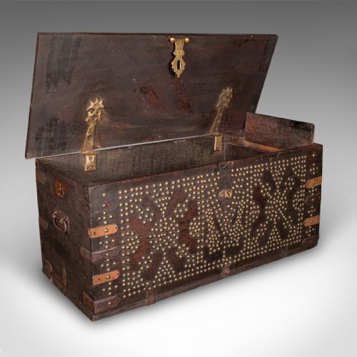 ANTIQUE STUDDED ZANZIBAR CHEST AFRICAN CARRIAGE TRUNK VICTORIAN CIRCA 1850 - ADDITIONAL PHOTO 5