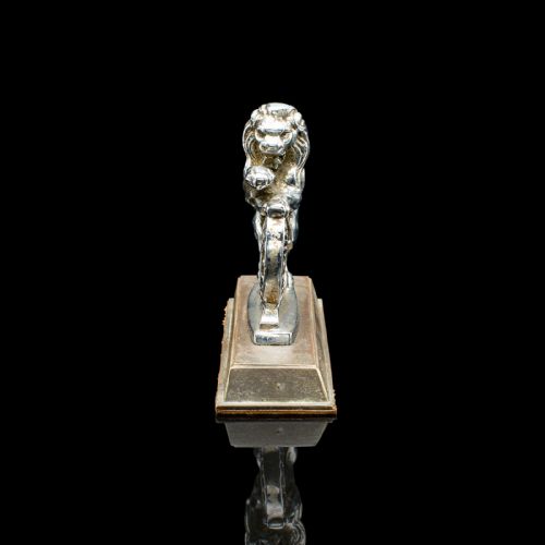 SMALL ANTIQUE LION PAPERWEIGHT ENGLISH ANIMAL FIGURE PATRIOTIC GRILLE MASCOT - ADDITIONAL PHOTO 2