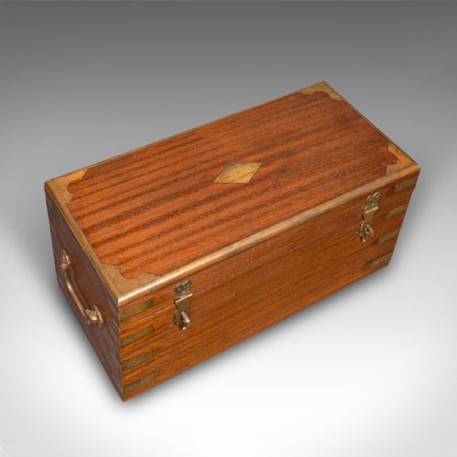 SMALL ANTIQUE DISPLAY CHEST INDIAN TEAK MINIATURE CAMPAIGN TRUNK VICTORIAN - ADDITIONAL PHOTO 6