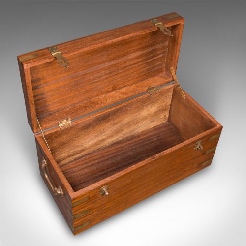 SMALL ANTIQUE DISPLAY CHEST INDIAN TEAK MINIATURE CAMPAIGN TRUNK VICTORIAN - ADDITIONAL PHOTO 7
