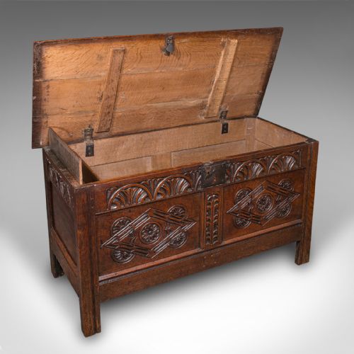 LARGE ANTIQUE CARVED COFFER ENGLISH OAK BLANKET CHEST WILLIAM III CIRCA 1700 - ADDITIONAL PHOTO 1