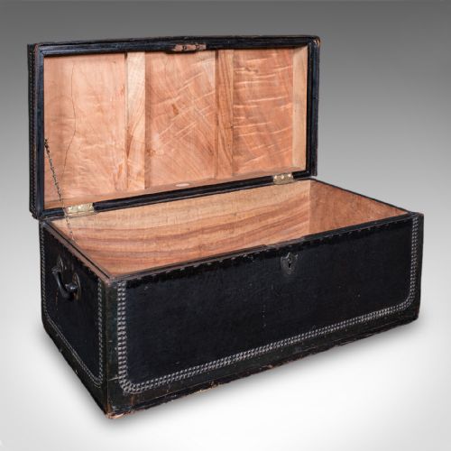 ANTIQUE WINDSOR TRUNK ENGLISH LEATHER CAMPHORWOOD CHEST HIGH VICTORIAN 1870 - ADDITIONAL PHOTO 1