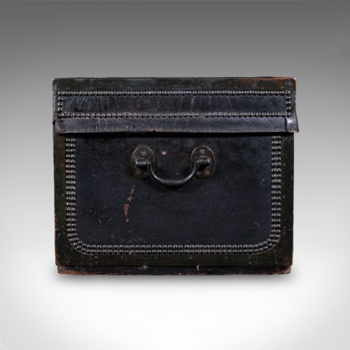 ANTIQUE WINDSOR TRUNK ENGLISH LEATHER CAMPHORWOOD CHEST HIGH VICTORIAN 1870 - ADDITIONAL PHOTO 3