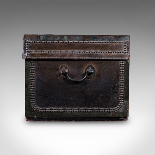 ANTIQUE WINDSOR TRUNK ENGLISH LEATHER CAMPHORWOOD CHEST HIGH VICTORIAN 1870 - ADDITIONAL PHOTO 5