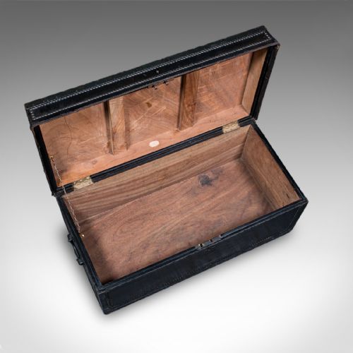ANTIQUE WINDSOR TRUNK ENGLISH LEATHER CAMPHORWOOD CHEST HIGH VICTORIAN 1870 - ADDITIONAL PHOTO 7