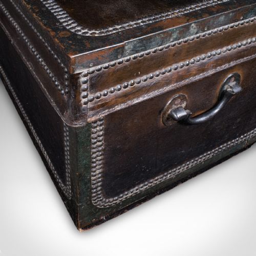 ANTIQUE WINDSOR TRUNK ENGLISH LEATHER CAMPHORWOOD CHEST HIGH VICTORIAN 1870 - ADDITIONAL PHOTO 8