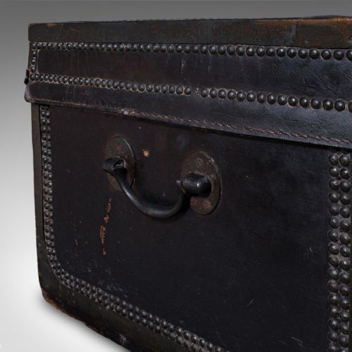 ANTIQUE WINDSOR TRUNK ENGLISH LEATHER CAMPHORWOOD CHEST HIGH VICTORIAN 1870 - ADDITIONAL PHOTO 9