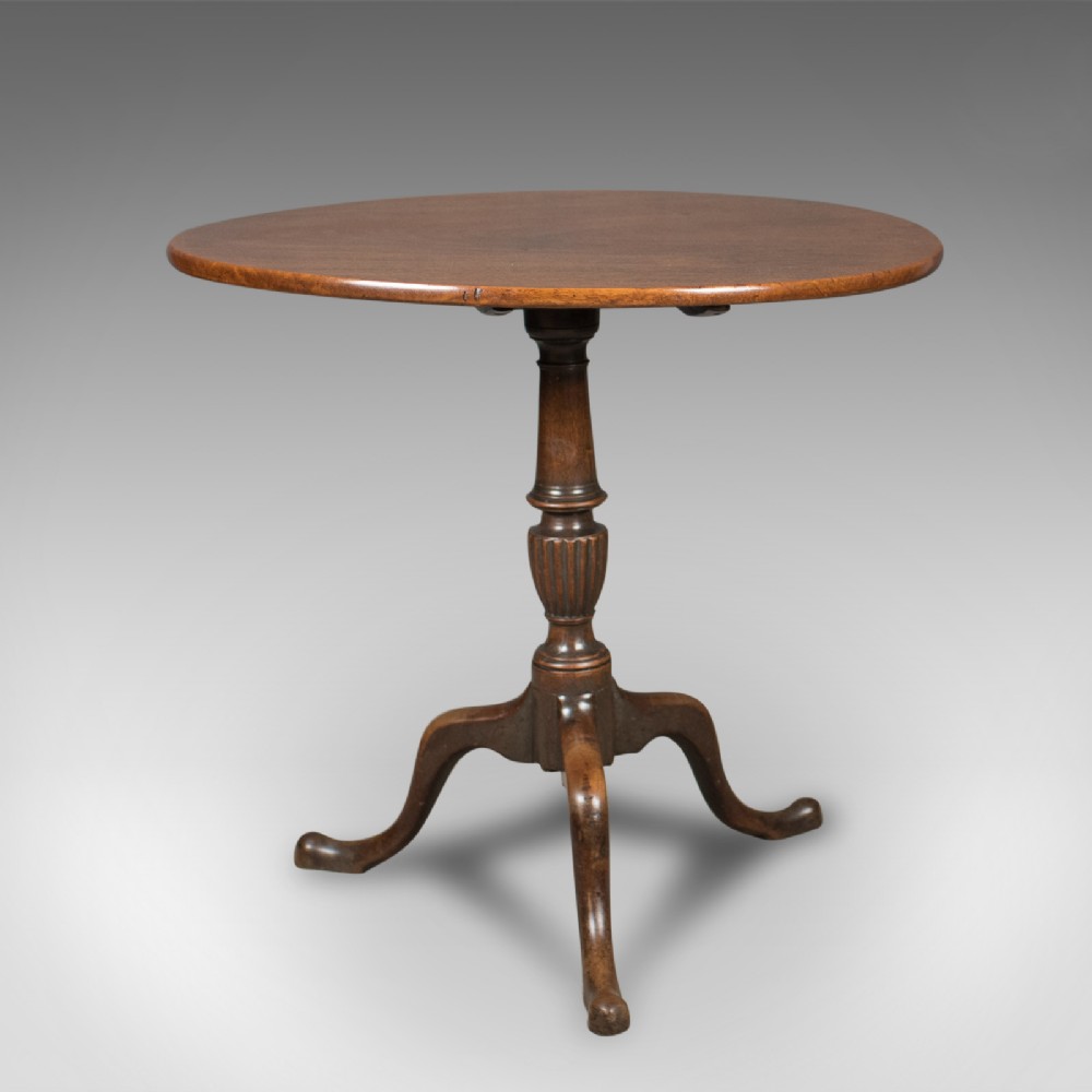 Georgian Antique Tilt Top Table in Mahogany c.1800