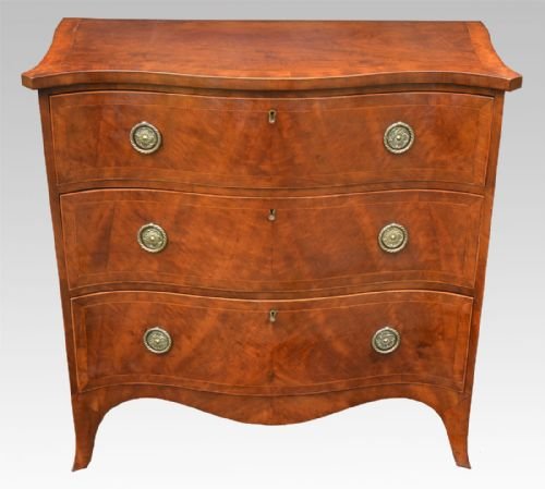 Mahogany Serpentine Fronted Chest of Draws