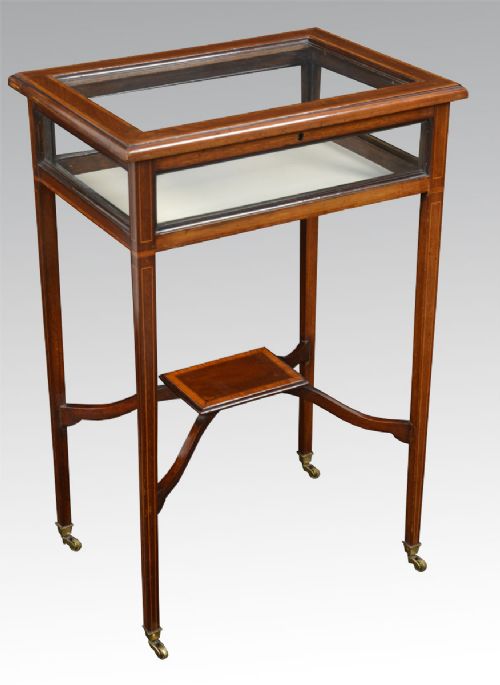 Edwardian Mahogany String Inlaid Bijouterie Table